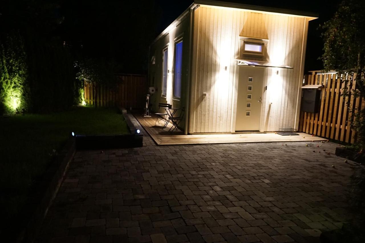 דירות שטוקהולם Fresh Happy Little House, 35 M2 In Taeby מראה חיצוני תמונה