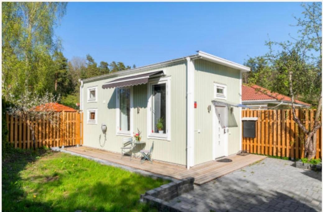 דירות שטוקהולם Fresh Happy Little House, 35 M2 In Taeby מראה חיצוני תמונה